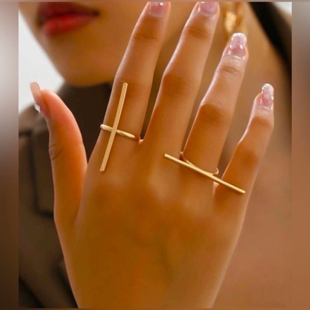 ✨NEW✨ Elegant Gold Bar Cross Ring Set